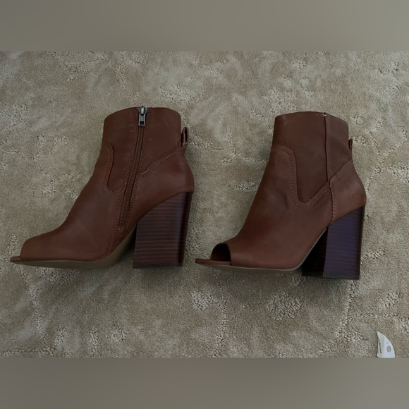STEVE MADDEN Open Toe Booties. - Picture 7 of 10